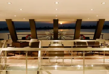 The Club Lounge Luxury Bar in The Oberoi Zahra Luxury Nile Cruiser